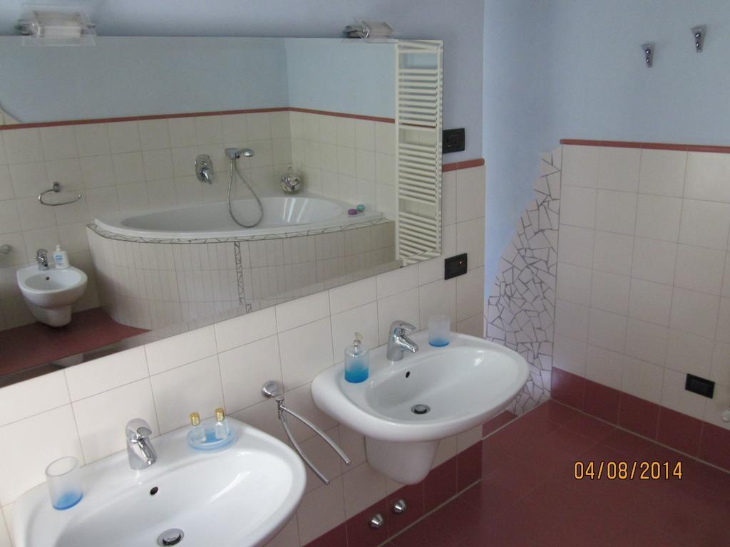 Casetta Delle Rose Biella Room photo